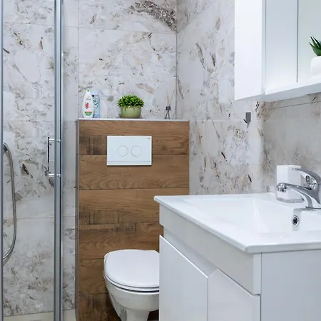 Lana Lux 18 * Subotica